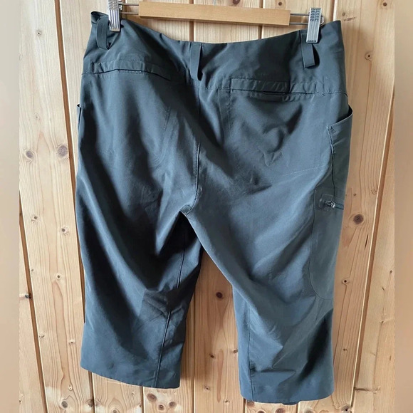 Women's REI Nylon Capris Pants.  Grey.  Size 10 - Picture 4 of 5